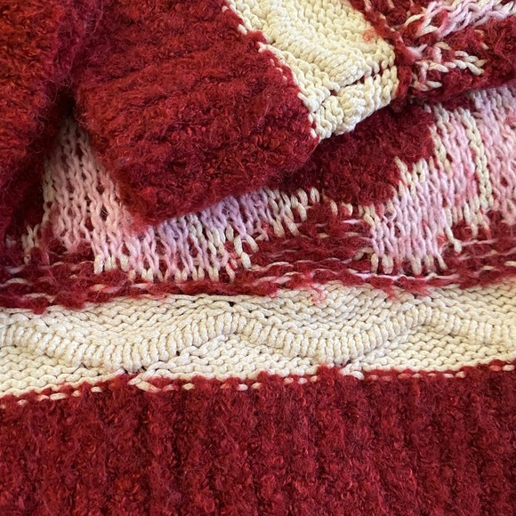 NWT Anthropologie bouclé crop floral sweater. - Picture 3 of 4